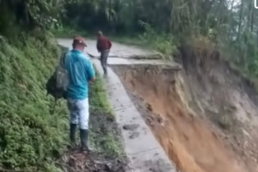 Las placas huella del sector de Chupaderos, en Aranzazu, se derrumbaron.