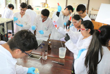 Los estudiantes investigadores pueden acceder a becas de movilidad.