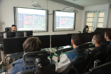 EStudiantes durante feria tecnológica 