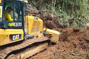 Comunidad se esfuerza para dar vía en Aranzazu