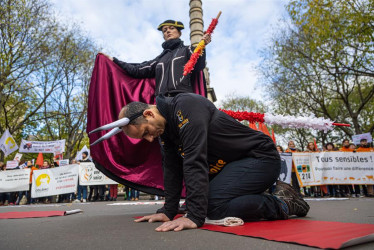 Activistas antitaurinos participan en una manifestación en París (Francia) el 19 de noviembre. 