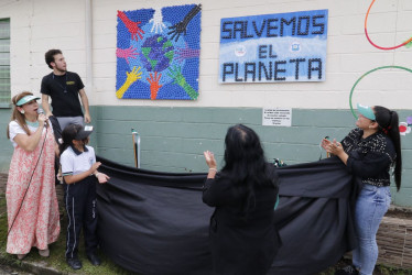 Docentes, estudiantes y administrativos hicieron acto de presencia en el evento inaugural.