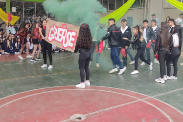 Estudiantes del grado once durante su presentación.