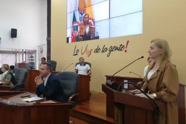 Juan Felipe Jaramillo y Mariana Gómez en el Concejo de Manizales. 