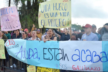 Fotos | Freddy Arango | LA PATRIA  El plantón comenzó a las 5:00 a.m de ayer y se extendió hasta las 11:00 a.m. 