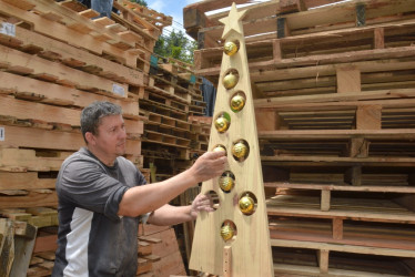 Las medidas del árbol de Navidad van desde un 1,70 de altura y el ancho va de 50 a 90 centímetros.