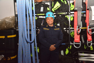 Natalia Eugenia Valencia Mendoza lidera desde hace tres años al Cuerpo de Bomberos Voluntarios de Manizales.