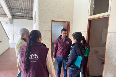 Un equipo técnico de la Personería de Manizales recorre periódicamente las instalaciones de la institución educativa para garantizar que se cumpla lo planeado.