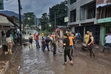 En vísperas de nochebuena, familias de Supía atendieron la inundación.