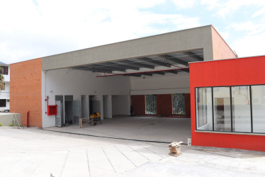 La nueva estación de bomberos de Pensilvania fue terminada en tiempo récord y se entregó hace dos semanas. Solo falta una parte de la dotación y las instalaciones eléctricas trifásicas, a cargo de la Chec, para su total funcionamiento.