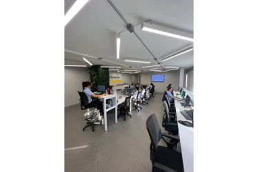 Para mejorar el servicio a domicilio Mercaldas renovó su call center y remodeló la infraestructura de trabajo para que quienes atienden esa central de domicilios tengan un espacio cálido, amplio y confortable en el cual brindar el mejor servicio al cliente.