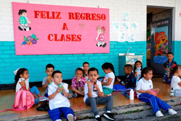 La rectora de la Institución solicita más cupos en el PAE.