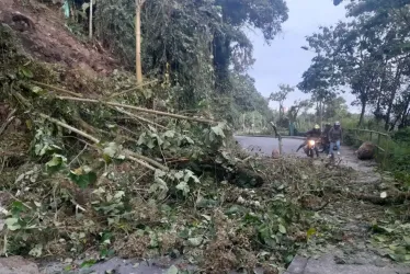  El derrumbe en la vía Liborio-Villa Pilar. 