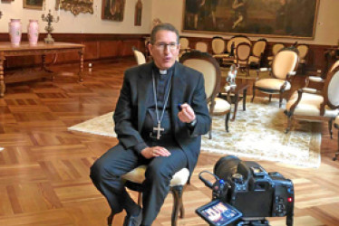 Monseñor Luis Manuel Alí, secretario general de la Conferencia Episcopal de Colombia, anunció que evalúan el día que lo harán.