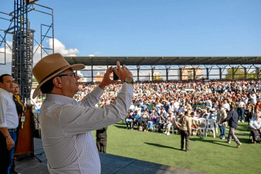 Foto | @petrogustavo | LA PATRIA  Petro donde mejor se siente es en la plaza pública donde convoca a a la gente para que salga en defensa de sus reformas el próximo martes.