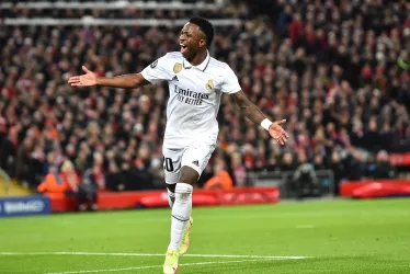 Vinicius Junior del Real Madrid celebra después de marcar su segundo gol durante la Liga de Campeones de la UEFA, octavos de final, partido de ida ante el Liverpool FC en Liverpool, Gran Bretaña.