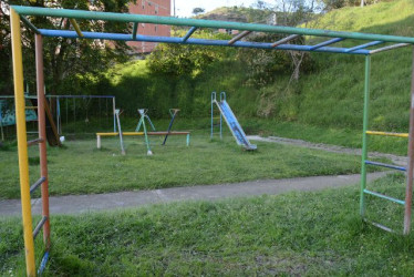 Aspecto de los juegos infantiles en el barrio Guamal. 