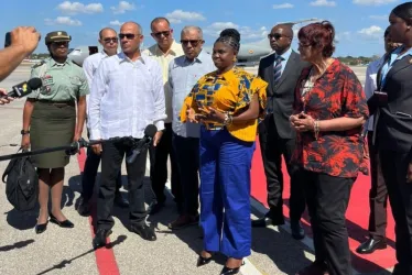 Llegada a Cuba de la vicepresidenta de Colombia, Francia Márquez (c). 