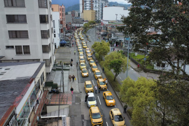 Este es el panorama de la avenida Santander, por el sector del Triángulo, respecto al plan tortuga de los taxistas manizaleños.