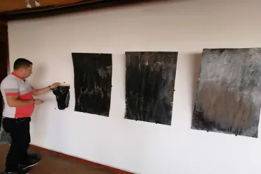 Instalación de exposición de arte intersticios de la memoria