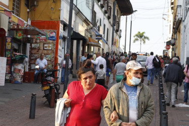 La calle 30, cerca al Parque Caldas, es uno de los sectores más populares del Centro de Manizales. En el lugar los visitantes pueden encontrar comida rápida, almacenes de ropa, abundancias e incluso bares, tabernas y un hotel. Es puro comercio. 