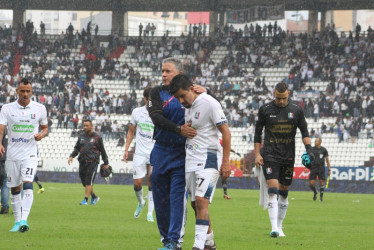 El técnico antioqueño Pedro Sarmiento y el jugador santandereano Sherman Cárdenas.