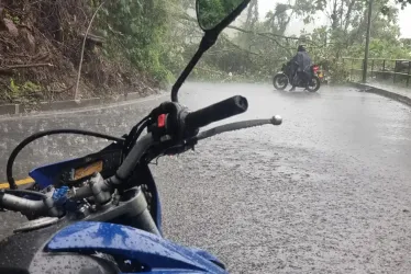 Cierre en la antigua vía de Liborio (Manizales) por derrumbe