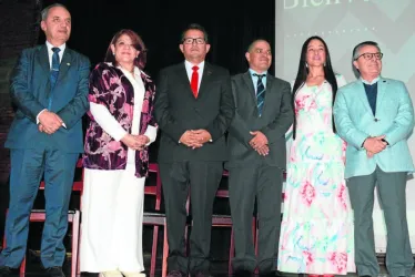 Los decanos, junto al rector Fabio Arias, durante el acto de posesión.