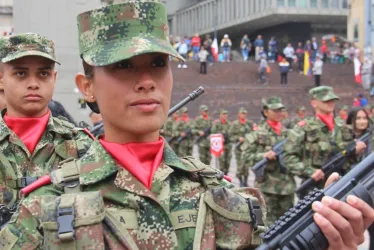 Para fomentar la inclusión en la institución, después de 30 años, se da de nuevo la incorporación femenina en el Ejército Nacional. 