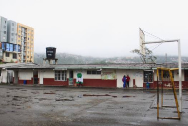 La nueva sede del colegio Gerardo Arias, de Villamaría, podrá atender a 1.450 estudiantes. La sede central, que no será intervenida, tiene capacidad para 1.500. Así las cosas la Institución podría acoger a 3.000 alumnos. La obra será en donde funciona la escuela Kennedy. 