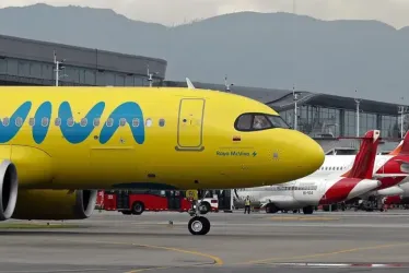 Aviones de Viva Air y Avianca en el aeropuerto ElDorado