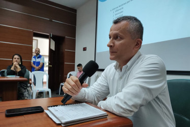 Raúl Jiménez García, secretario de Agricultura y Desarrollo Rural de Caldas, dijo que en la zona de influencia del volcán la mayoría de los predios se dedican a la ganadería.