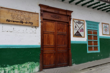 Entrada a la Fundación Escuela Taller de Caldas.