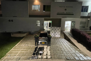 La Policía recuperó un Kia Picanto robado en Cali desde marzo y cargado con 151 kilogramos de droga.