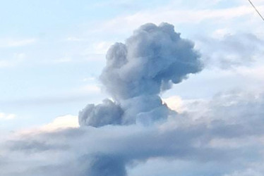 @jucehu tomó esta imagen del volcán Nevado del Ruiz desde San Marcel.