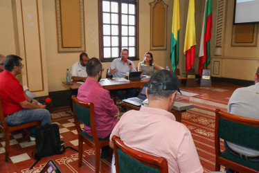 PMU del Viernes Santo en la Gobernación de Caldas sobre la actividad del volcán Nevado del Ruiz. 