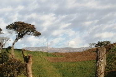 Así se veía el volcán Nevado del Ruiz en la mañana de este sábado, 15 de abril, desde Murillo (Tolima).