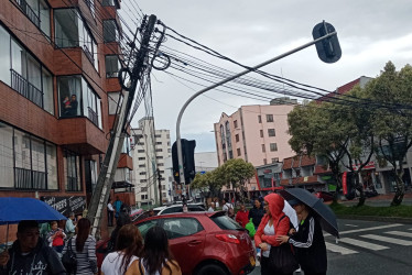 Así luce el poste ubicado en la carrera 23 con calle 56 de Manizales.