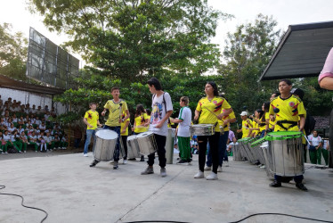 La Batucada rindió homenaje con una presentación musical.