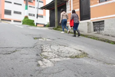 Los resultados de la Encuesta de Percepción Ciudadana 2022 que realiza Manizales Cómo Vamos arrojó que el año pasado, el 81% de los encuestados se sentía satisfecho con el estado de las vías de su barrio. Sin embargo, este año, hubo un bajón de 17 puntos (64%). Hay impresión de desmejora. Sobre espacio público y cinco puntos más hablaron los expertos.