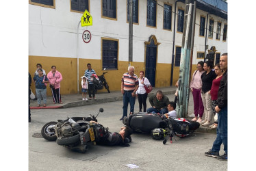 El accidente ocurrió en la tarde de este viernes en la calle 27 con carrera 17 de la capital caldense.