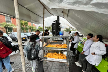 A las afueras de la Universidad de Caldas se ubican las famosas empanadas La Gotera, un establecimiento muy querido por los universitarios del sector.