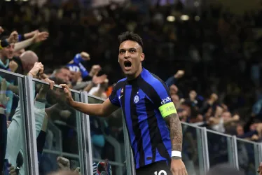 Lautaro Martínez del Inter de Milán celebra después de anotar el 1-0 durante el partido de vuelta de la semifinal de la Liga de Campeones de la UEFA entre el FC Inter y el AC Milan, en Milán, Italia.