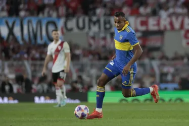 Sebastián Villa, durante el superclásico del fútbol argentino que disputaron ayer River Plate y Boca Juniors en el estadio Monumental de Buenos Aires (Argentina).