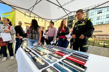 Policía entrega 35 celulares robados o extraviados en Manizales