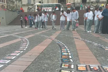 Laberinto de Ausencias en la Plaza de Bolívar de Manizales. 