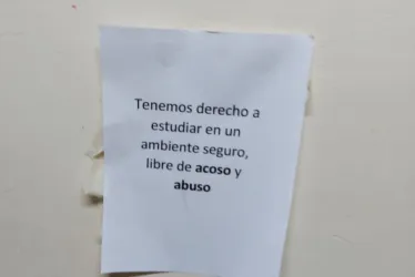 Con paros y mensajes en contra de supuestos abusadores sexuales se manifiestan estudiantes en colegios de Manizales. 