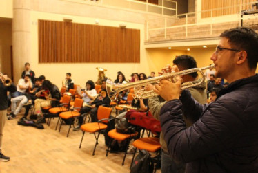 El Jazz Camp está siendo dirigido por el Profesor Marion Trout y estudiantes del Programa de Jazz en Purdue University. 