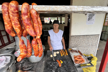 comida en la vereda Gallinazo