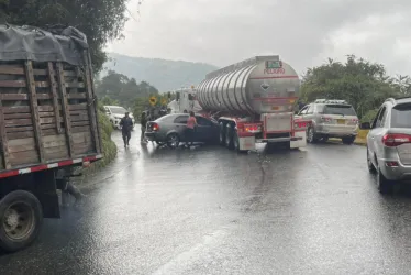 Accidente de tránsito en Sabinas entre una mula y un vehículo particular. 